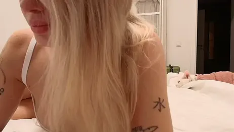 Eziliz webcam model stream image