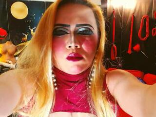 Brunette Nicole webcam model stream image