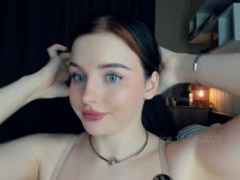 cute_caprice webcam model stream image