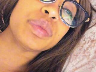 Tessa Thomp webcam model stream image