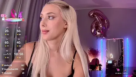 LoryWood webcam model stream image