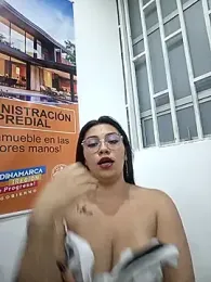 LIZ-06_ webcam model stream image