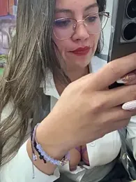 LIZ-06_ webcam model stream image