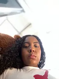 nisaa_ webcam model stream image