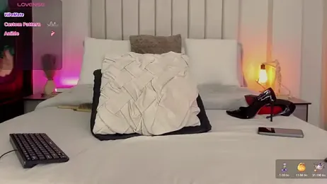 Romina_brunette webcam model stream image