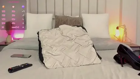 Romina_brunette webcam model stream image