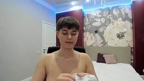 EmiliaYours webcam stripchat model stream image