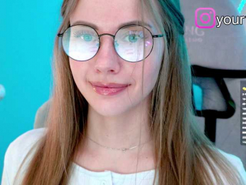 VikkiExtraCheese webcam bongacams model stream image