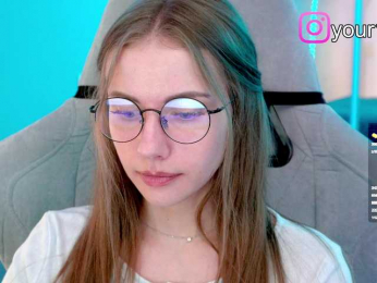 VikkiExtraCheese webcam bongacams model stream image