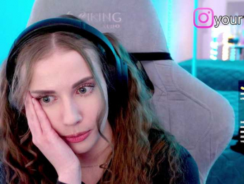 VikkiExtraCheese webcam bongacams model stream image