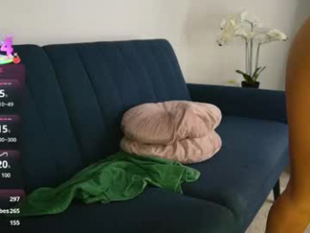 izy_bellee webcam model stream image