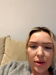 lolableux webcam model stream image