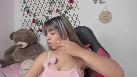 emma_grays2 webcam model stream image