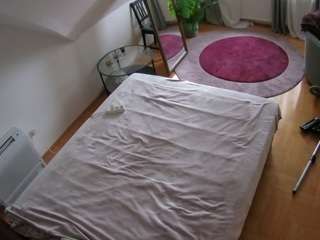 voyeurcam-julmodels-whitebed-4 webcam model stream image