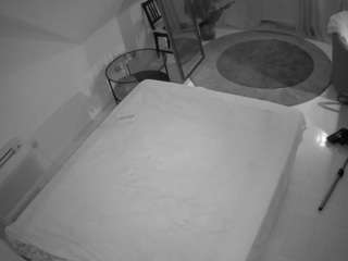 voyeurcam-julmodels-whitebed-4 webcam model stream image