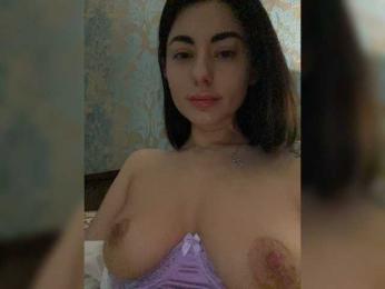 _AB_runette webcam model stream image
