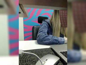 Xo4y-Tpax webcam model stream image