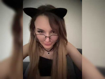 Lunaluxseri webcam model stream image