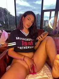 Alice_surprise webcam model stream image