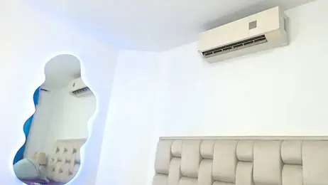 Roxy-Smith webcam model stream image