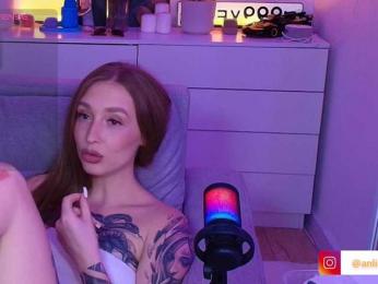 VibeLina webcam model stream image