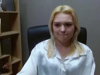 SweetLilyxo webcam model stream image