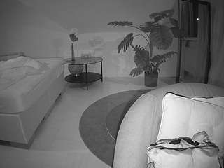 voyeurcam-julmodels-whitebed-6 webcam model stream image