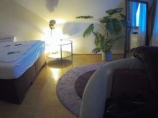 voyeurcam-julmodels-whitebed-6 webcam model stream image