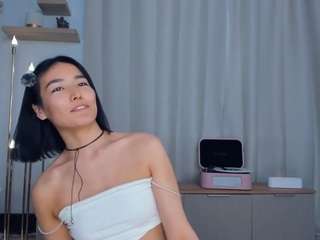 loralifelover webcam model stream image