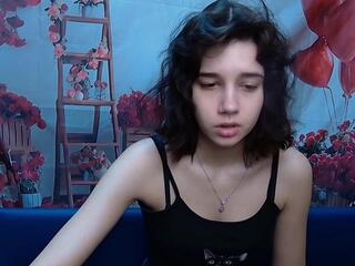 Cruela S webcam flirt4free model stream image