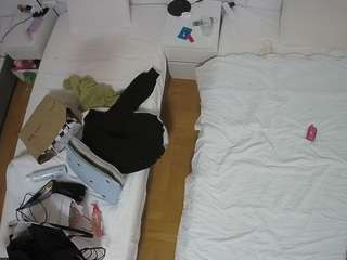 voyeurcam-julmodels-bed-5 webcam model stream image