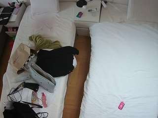 voyeurcam-julmodels-bed-5 webcam model stream image