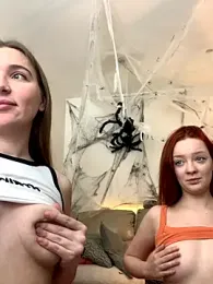 Radiants_two webcam model stream image