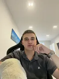 WARDEN_w webcam model stream image