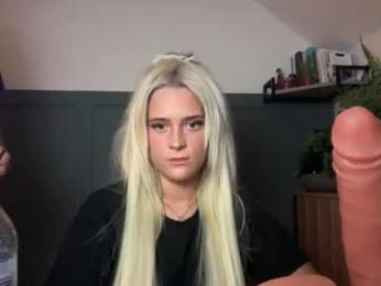 littleblonde010 webcam model stream image