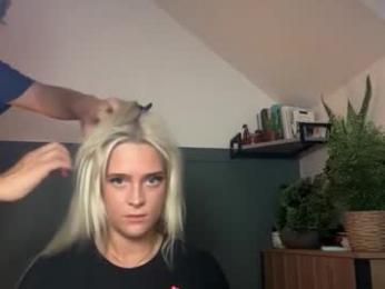 littleblonde010 webcam model stream image