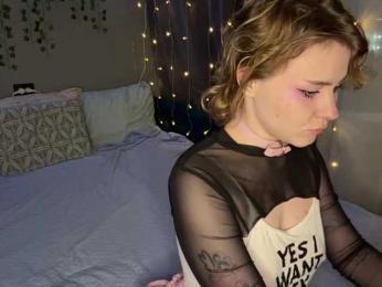AuroraHoll webcam model stream image