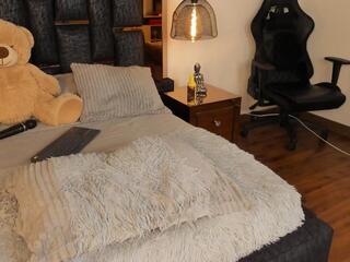 Linda Hylton webcam model stream image