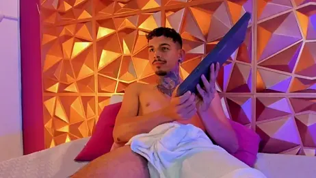 AleKiing webcam model stream image