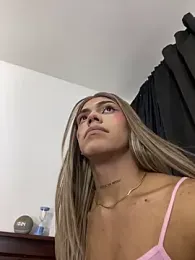 Flora_Minx webcam model stream image