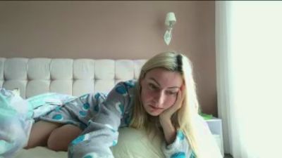 Yourrealgirl webcam model stream image