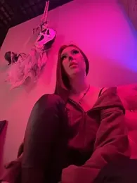 DianaGlow webcam model stream image