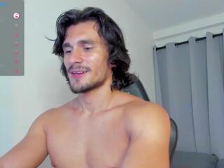 Axel Owen webcam model stream image