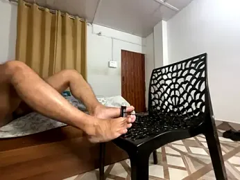 Naughtyandhairy webcam model stream image