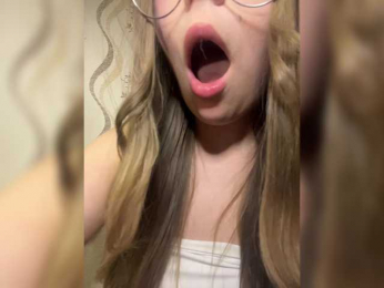 MelMooon webcam model stream image