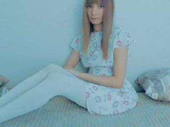 YourCaramel webcam model stream image