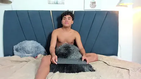 Enzo_love18 webcam stripchat model stream image