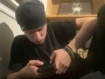 yourwhiteboy1 webcam stripchat model stream image