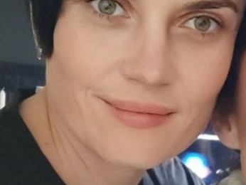 FarahBurn webcam model stream image