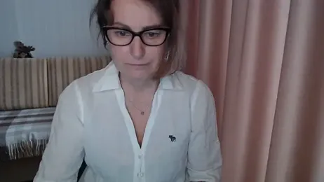 lauraoven webcam model stream image